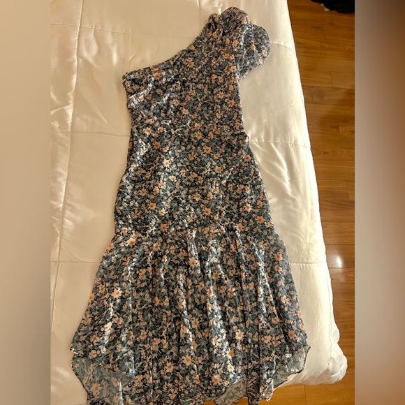 ASTR THE LABEL - SANTORINI FLORAL ONE SHOULDER MIDI DRESS - Picture 6 of 9
